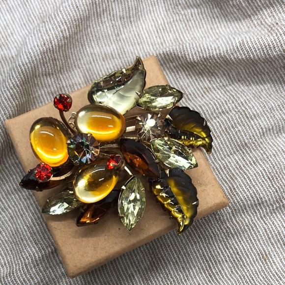 Vintage Jewelry - Vintage Fall Colors Leaf Brooch